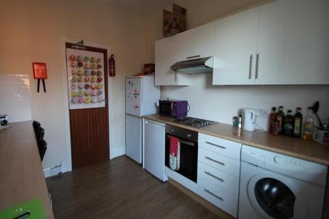 3 bedroom flat to rent, Buckingham Mount, Leeds LS6
