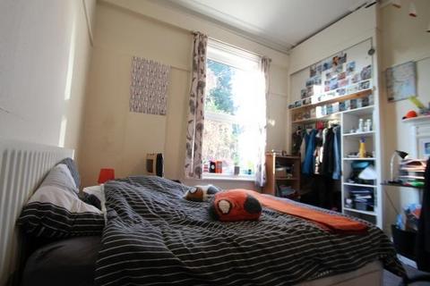 3 bedroom flat to rent, Buckingham Mount, Leeds LS6