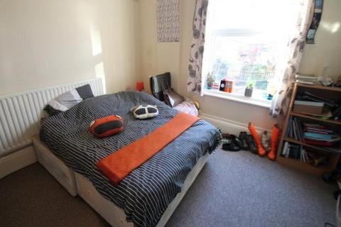 3 bedroom flat to rent, Buckingham Mount, Leeds LS6