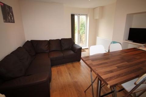3 bedroom house to rent, Ash Grove, Leeds LS6