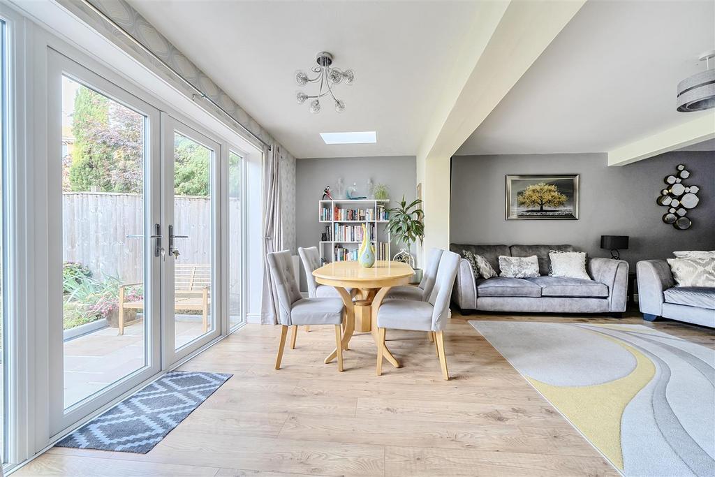 Sitting room/dining