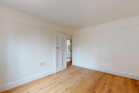 3 bedroom flat to rent, Canada Crescent, Acton W3