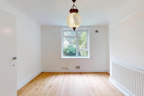 3 bedroom flat to rent, Canada Crescent, Acton W3