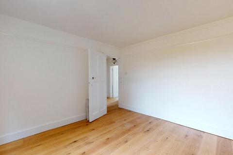 3 bedroom flat to rent, Canada Crescent, Acton W3