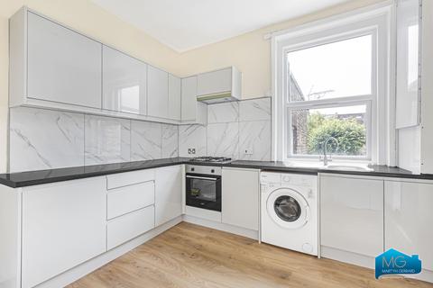 4 bedroom apartment to rent, Hampden Road, Haringey, London, N8