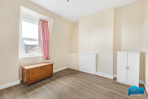 4 bedroom apartment to rent, Hampden Road, Haringey, London, N8