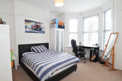 3 bedroom house share to rent, 28 Seymour Avenue