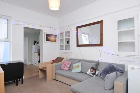 3 bedroom house share to rent, 28 Seymour Avenue