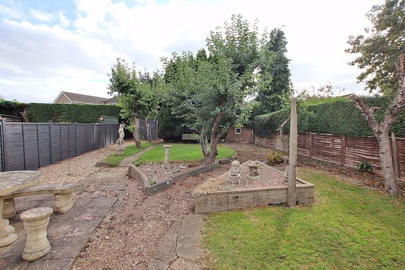 Rear garden photo 2