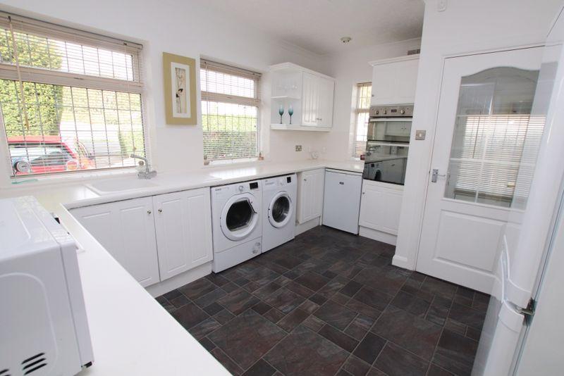 Kitchen photo 1