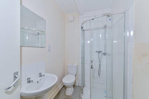 4 Nyon Grove, London, SE6 4EU