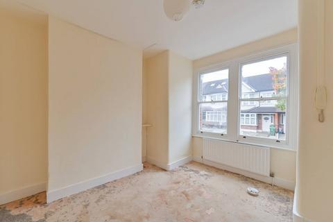 4 Nyon Grove, London, SE6 4EU