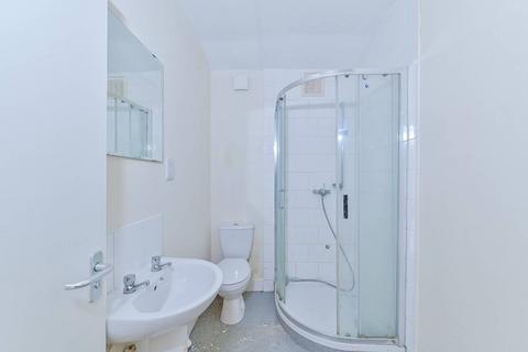 4 Nyon Grove, London, SE6 4EU