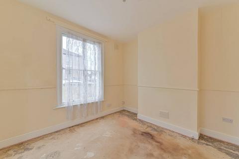 4 Nyon Grove, London, SE6 4EU