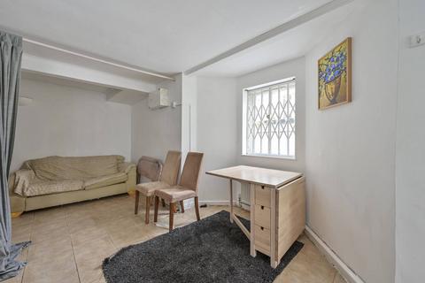 undefined, Thornton Hill, Wimbledon, London, SW19