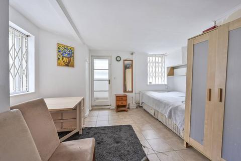 Thornton Hill, Wimbledon, London, SW19