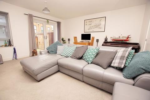 3 bedroom terraced house for sale, Vengeance Road, Lee-On-The-Solent, PO13
