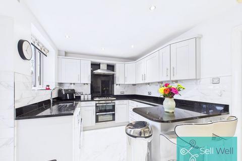 4 bedroom semi-detached house for sale, Everard Close, Manchester M28
