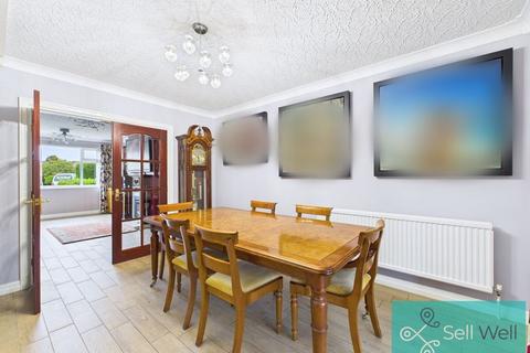 4 bedroom semi-detached house for sale, Everard Close, Manchester M28