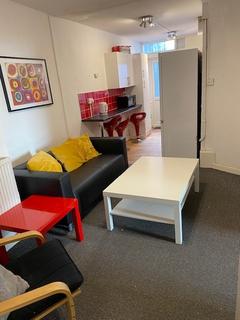 3 bedroom flat share to rent, Flat 2 Radnor House