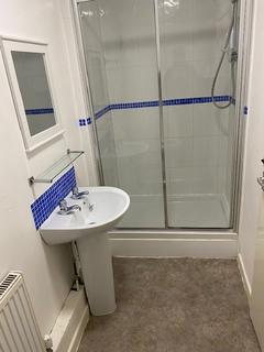 3 bedroom flat share to rent, Flat 2 Radnor House