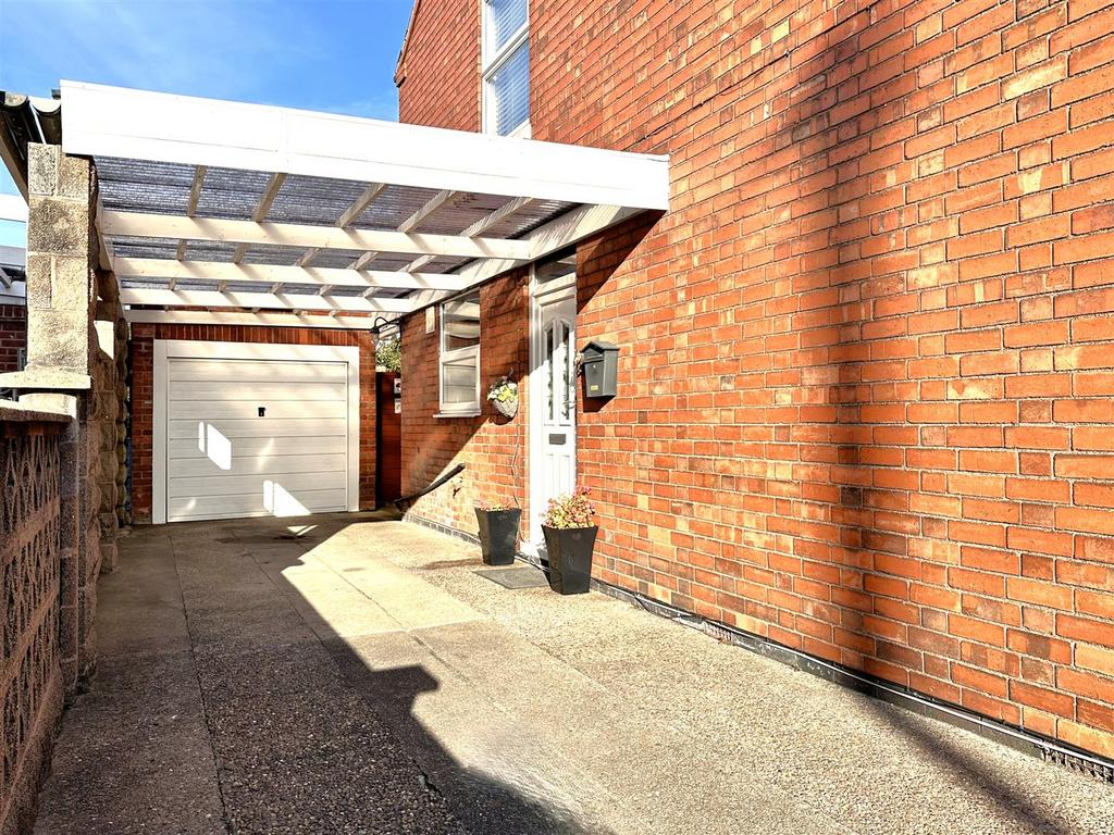 Driveway & Carport 253