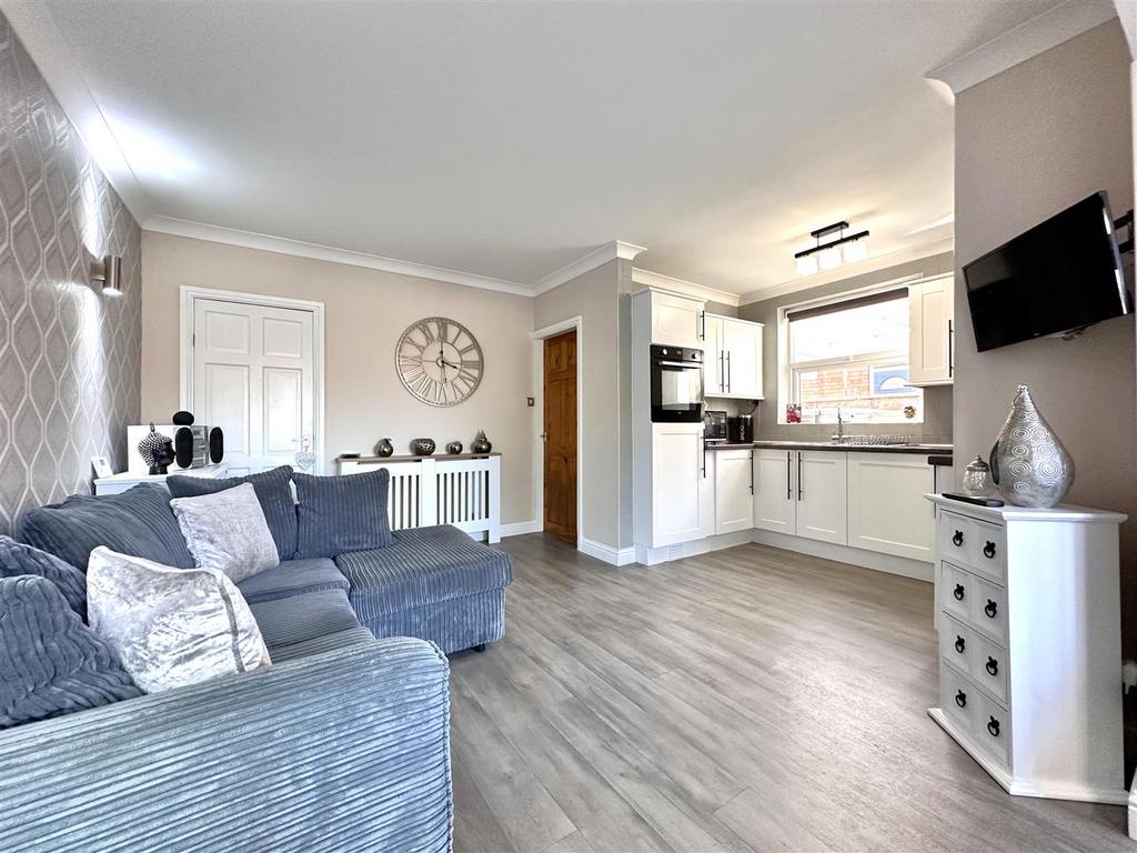 Sitting Room Through To Kitchen 228