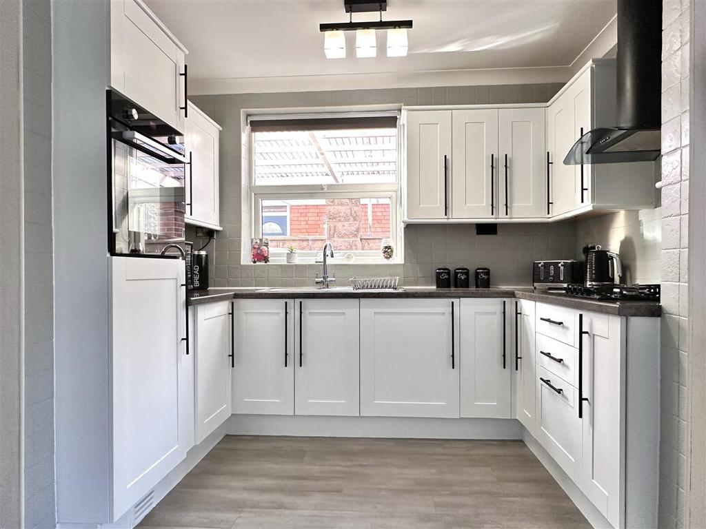 Modern Fitted Kitchen 224