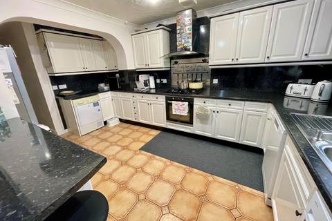 3 bedroom semi-detached house for sale, Hollybush Road, Luton, Bedfordshire, LU2 9HQ