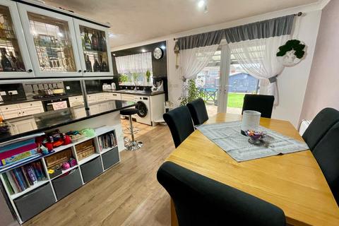 3 bedroom semi-detached house for sale, Hollybush Road, Luton, Bedfordshire, LU2 9HQ