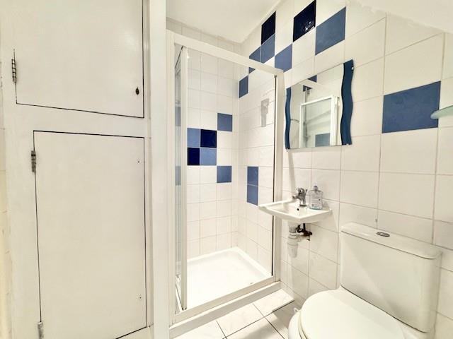 GF shower room.jpg