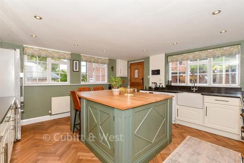 undefined, High Street, Dormansland, Surrey