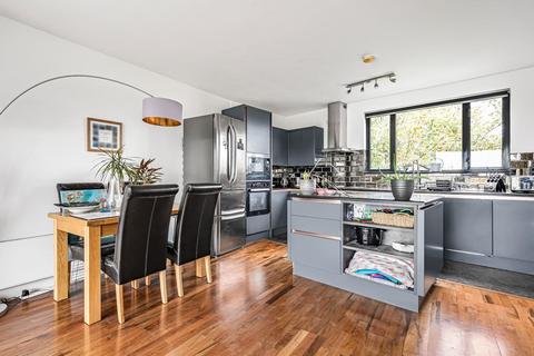 2 bedroom flat for sale, Endwell Road