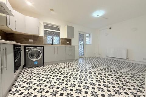 undefined, Harefield Road, Luton, Bedfordshire, LU1 1TH