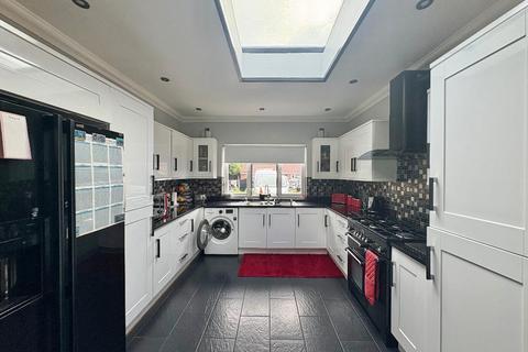 undefined, Waller Avenue, Luton, Bedfordshire, LU4 9RR