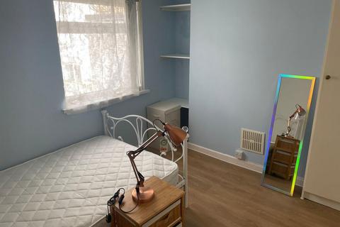 3 bedroom house share to rent, 33 Providence Street