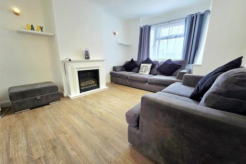 3 bedroom semi-detached house to rent, Knighton Way Lane, Denham