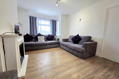 3 bedroom semi-detached house to rent, Knighton Way Lane, Denham