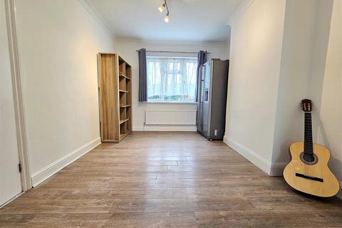 3 bedroom semi-detached house to rent, Knighton Way Lane, Denham