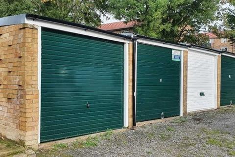 Garage to rent, Cressingham Grove, Sutton SM1