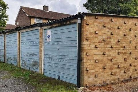 Garage to rent, Cressingham Grove, Sutton SM1