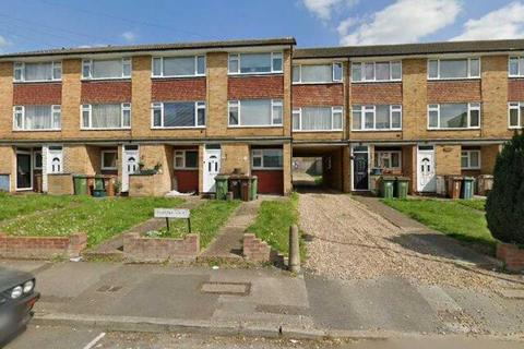 Garage to rent, Cressingham Grove, Sutton SM1