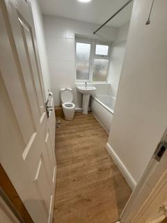 3 bedroom flat to rent, Shawbury Grove, Birmingham B12