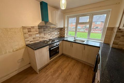 3 bedroom flat to rent, Shawbury Grove, Birmingham B12