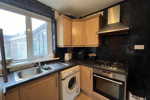 3 bedroom semi-detached house for sale, Hallbank Drive, Bradford BD5
