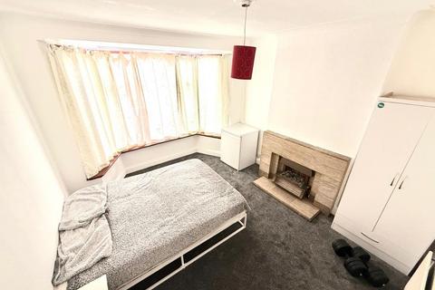 House share to rent, Cleveland Gardens, London