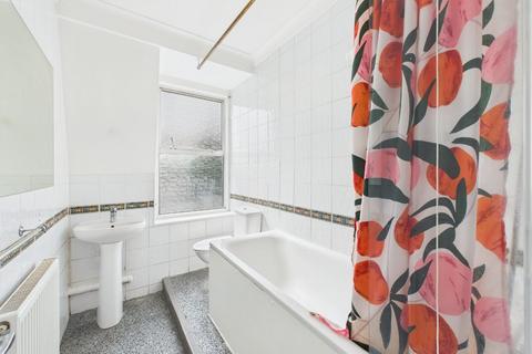 4 bedroom flat to rent, Devonshire House,  Kilburn High Road, London