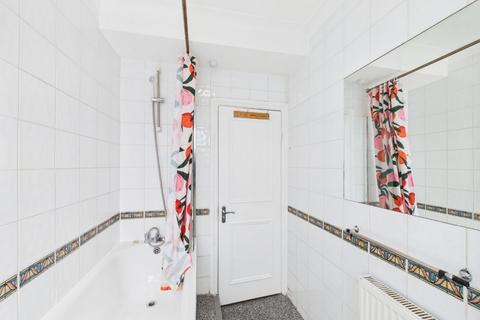 4 bedroom flat to rent, Devonshire House,  Kilburn High Road, London