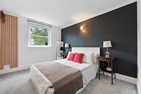 3 bedroom flat for sale, Netherwood Road, London W14