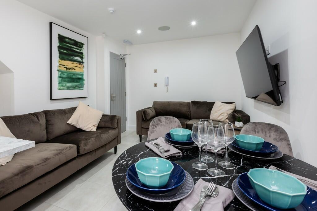 Modern and inviting living room with spacious s...